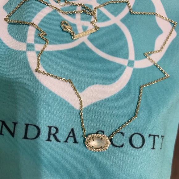 Kendra Scott Chelsea Gold Pendant 